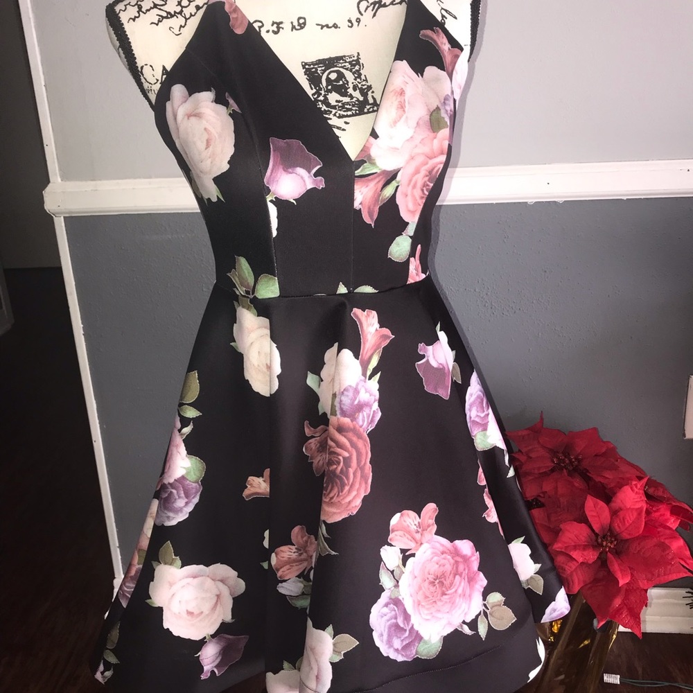 🌸Black flare dress with flowers 🌸